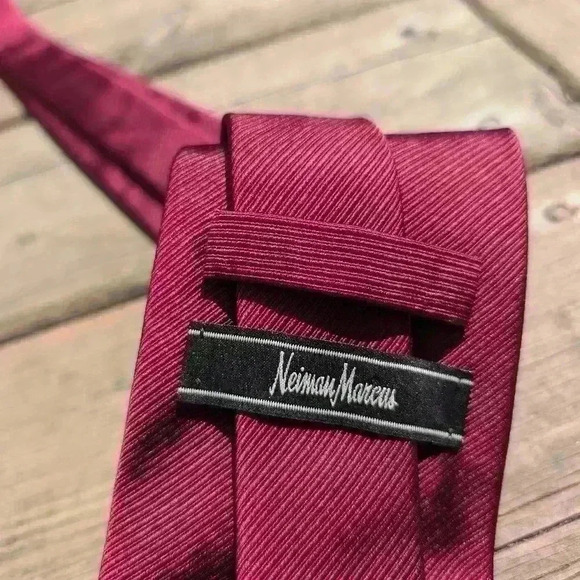 Vintage Neiman Marcus red silk  tie - Picture 8 of 8